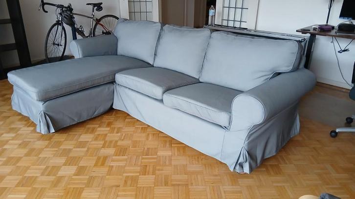 IKEA lichtgrijze Ektorp bank met dagbed, Huis en Inrichting, Zetels | Complete zithoeken, Zo goed als nieuw, Ophalen
