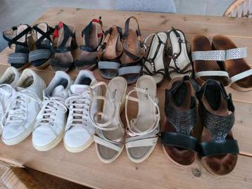 7 paar sandalen en 2 paar sneakers maat 39. 10€/paar. Kan vr