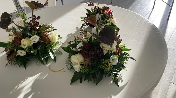 Prachtige compositie van natuurlijke bloemen, Huis en Inrichting, Woonaccessoires | Kransen, Zo goed als nieuw, Ophalen