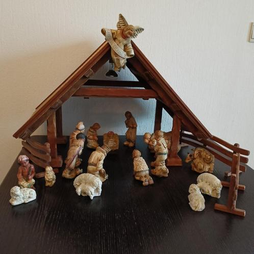 Vintage kerststal met beeldjes., Diversen, Kerst, Ophalen of Verzenden