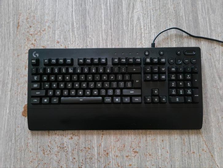 Logitech keyboard g213, Computers en Software, Toetsenborden, Gebruikt, Qwerty, Bedraad, Ergonomisch, Gaming toetsenbord, Ophalen