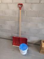 Snow shovel and full container of salt, Tuin en Terras, Ophalen