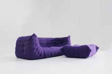 Ligne Roset Togo sofa met armleuningen en poef disponible aux enchères