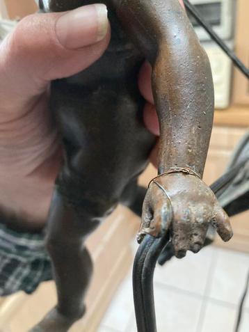 Antiek bronzen hanglampje beschikbaar voor biedingen