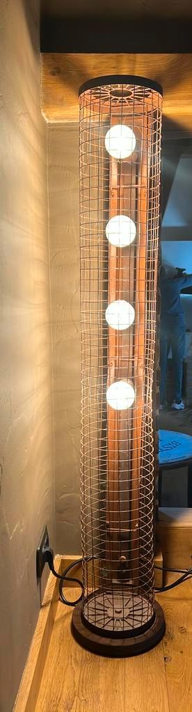 Staande lamp beschikbaar voor biedingen