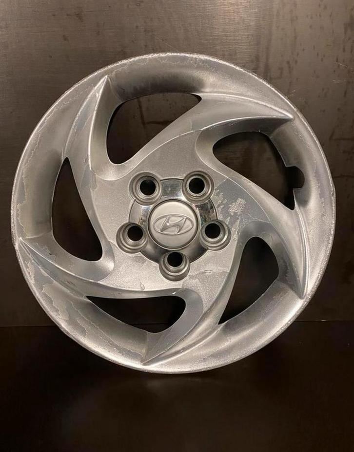 1 enjoliveur d’origine Hyundai trajet 15", Autos : Divers, Enjoliveurs, Utilisé, Enlèvement ou Envoi