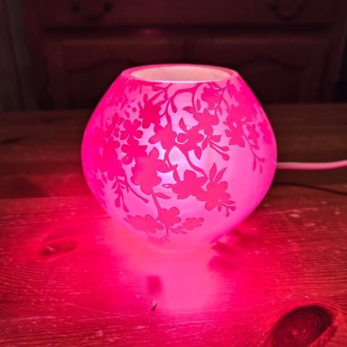 Très jolie lampe de chevet boule fuschia Ikea, Huis en Inrichting, Lampen | Tafellampen, Zo goed als nieuw, Minder dan 50 cm, Glas