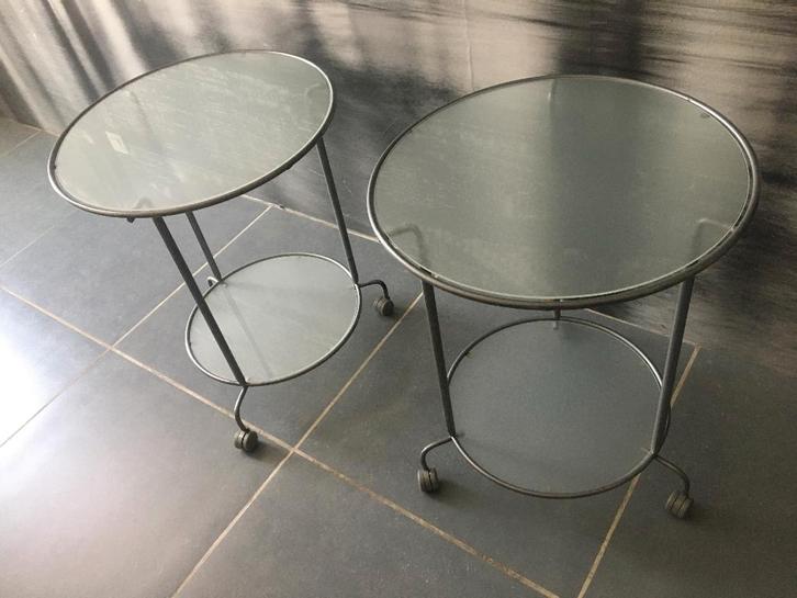 Bijzettafel mat glas op wieltjes (Prijs per stuk!!), Huis en Inrichting, Tafels | Bijzettafels, Zo goed als nieuw, Glas, Ophalen