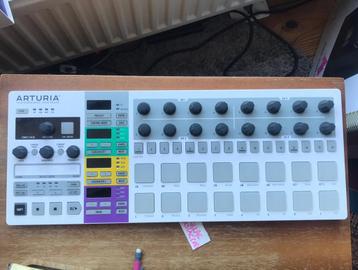 Arturia Beatstep Pro + boite & accessoires, Muziek en Instrumenten, Midi-apparatuur, Zo goed als nieuw