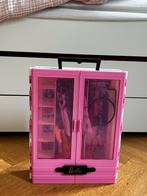 Barbie’s kleerkast met toebehoren., Kinderen en Baby's, Ophalen, Zo goed als nieuw