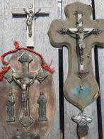 3 geleefde kruisbeelden + reliqui, Collections, Religion, Comme neuf, Enlèvement ou Envoi
