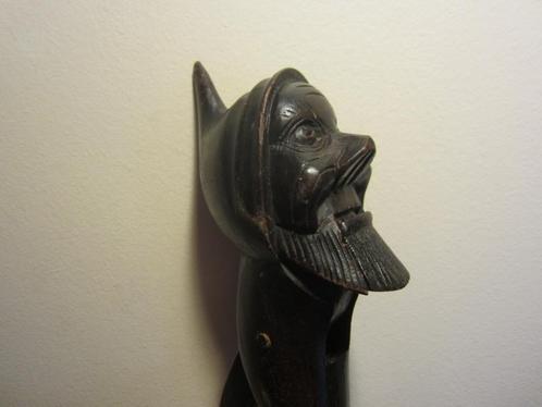Casse-noisettes ancien en bois : sculpté à la main, Antiquités & Art, Antiquités | Autres Antiquités, Envoi
