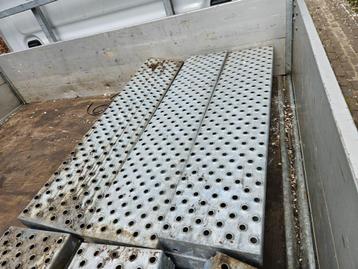 18 gegalvaniseerde traptreden, Lang 1.10 m