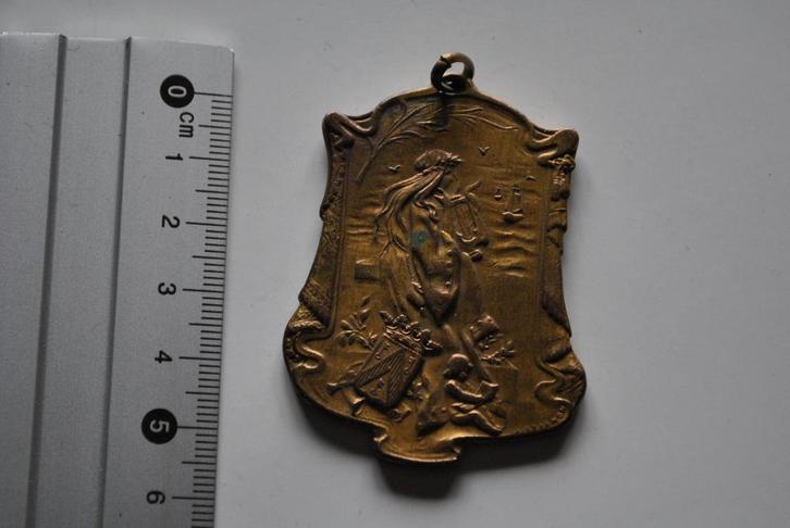 Gouden metalen medaille Festival 1903 Oostende allegorie, Postzegels en Munten, Penningen en Medailles, Overige materialen, Ophalen of Verzenden