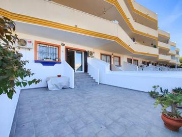 Vakantie appartement tegenover het zwembad/Villamartin beschikbaar voor biedingen