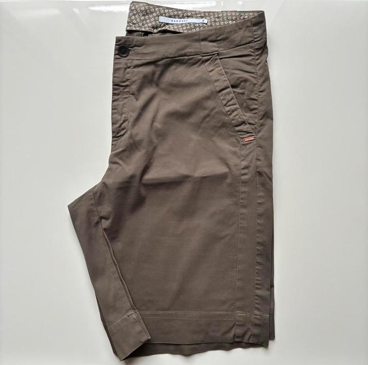 Kaki short van Xandres, Kleding | Dames, Broeken en Pantalons, Nieuw, Maat 38/40 (M), Kort, Ophalen of Verzenden