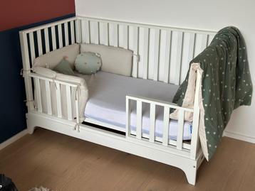 Childhome baby/peuterbed incl accessoires (nieuwprijs 633€) beschikbaar voor biedingen