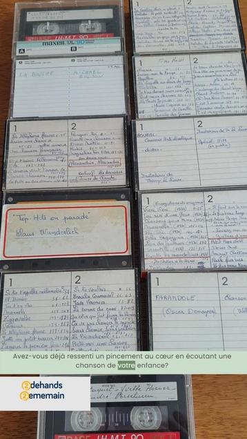 Un lot de 11 cassettes audio d'anciennes chansons