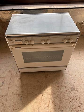 Gasfornuis met elektrische oven beschikbaar voor biedingen