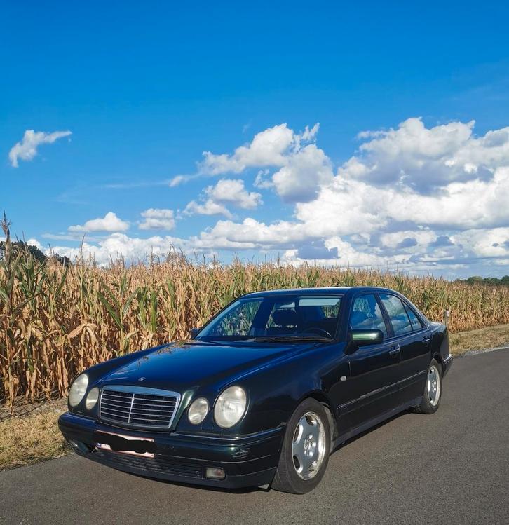 W210. Bientôt ancêtre. AvantGarde, full options. CT OK., Auto's, Mercedes-Benz, Particulier, E-Klasse, ABS, Airbags, Airconditioning