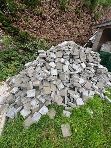 Betonklinkers beschikbaar voor biedingen