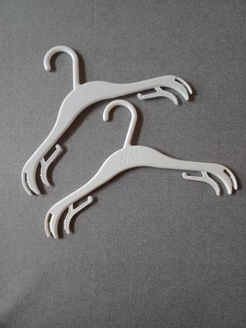 Opzoek naar deze kledinghangers beschikbaar voor biedingen