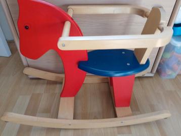 Houten schommelpaard beschikbaar voor biedingen