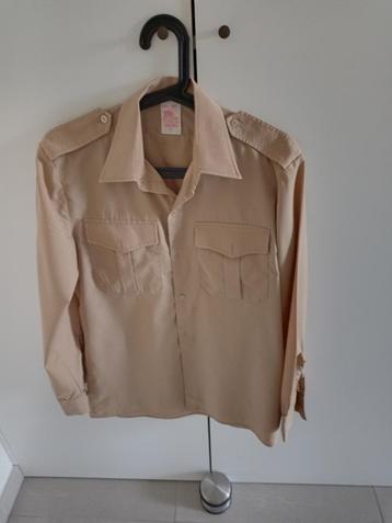 2 legerhemden maat 38 beschikbaar voor biedingen