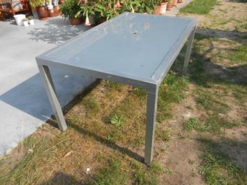 aluminium tuintafel met gefumeerd glazenblad parasol Ø 5cm beschikbaar voor biedingen