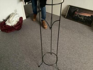 Staander beschikbaar voor biedingen