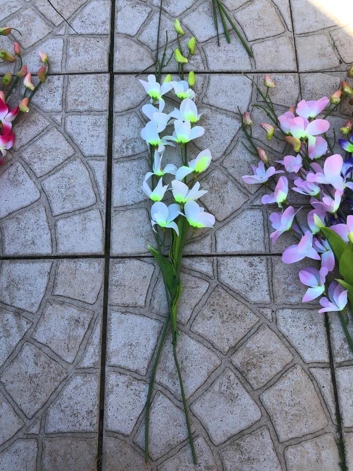 2 fluo wit lange kunstbloemen, Huis en Inrichting, Woonaccessoires | Kunstplanten en Kunstbloemen, Gebruikt, Binnen, Buiten, Ophalen of Verzenden