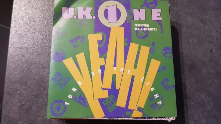 7" UK One - Yeah! turn on the light, CD & DVD, Vinyles Singles, Utilisé, Single, Dance, 7 pouces, Enlèvement ou Envoi