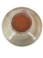 Vintage handgemaakte beige schaal met geometrische paardende, Ophalen of Verzenden