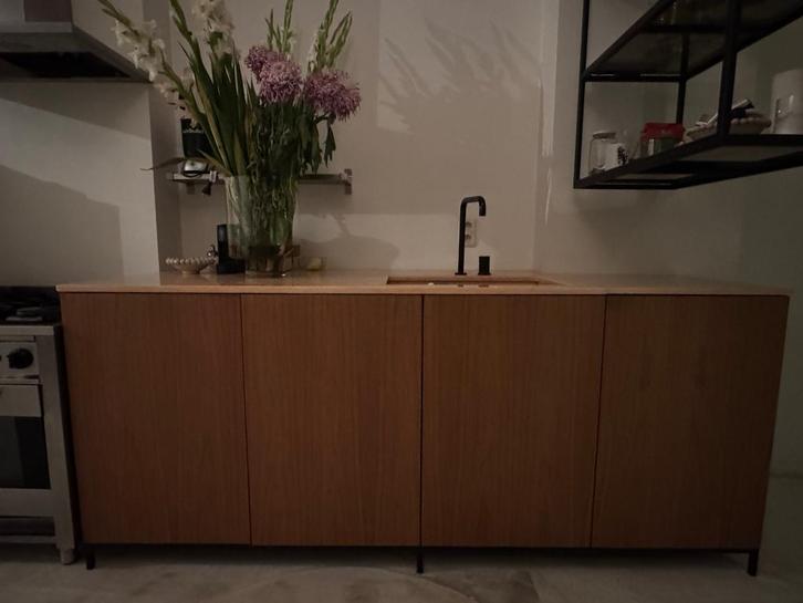 DESIGN KEUKEN MET ROZE MARMEREN TABLET, Huis en Inrichting, Keuken | Complete keukens, Gebruikt, Enkelwandige keuken, Hout, Ophalen