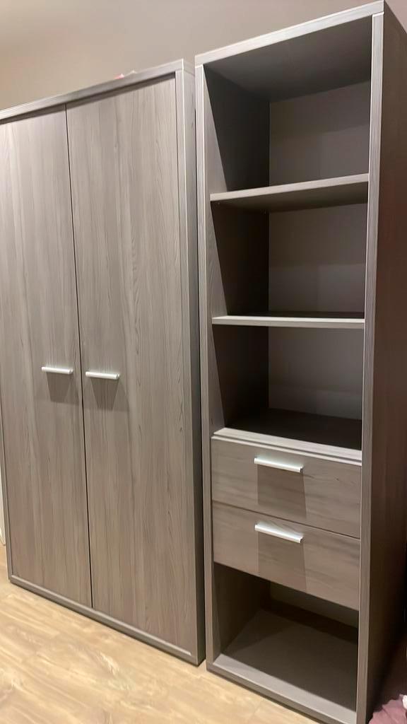 Kledingkast en boekenrek in heel mooie staat, Huis en Inrichting, Kasten | Kleerkasten, Zo goed als nieuw, 200 cm of meer, 100 tot 150 cm