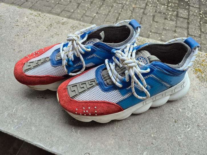 Versace chain reaction white blue red maat 43, Kleding | Heren, Schoenen, Zo goed als nieuw, Sneakers, Overige kleuren, Ophalen