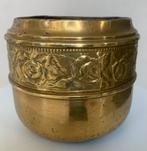 Vintage koperen cachepot met rozen decoratie in reliëf, Antiek en Kunst, Ophalen, Koper