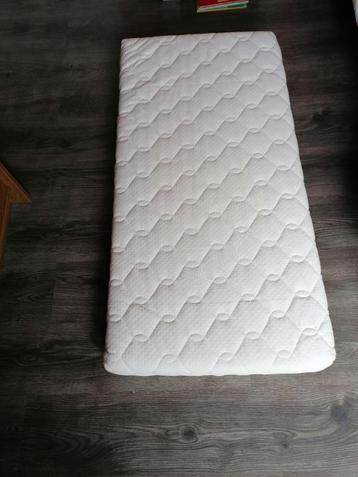 matrasje voor kinderbed en accessoires beschikbaar voor biedingen