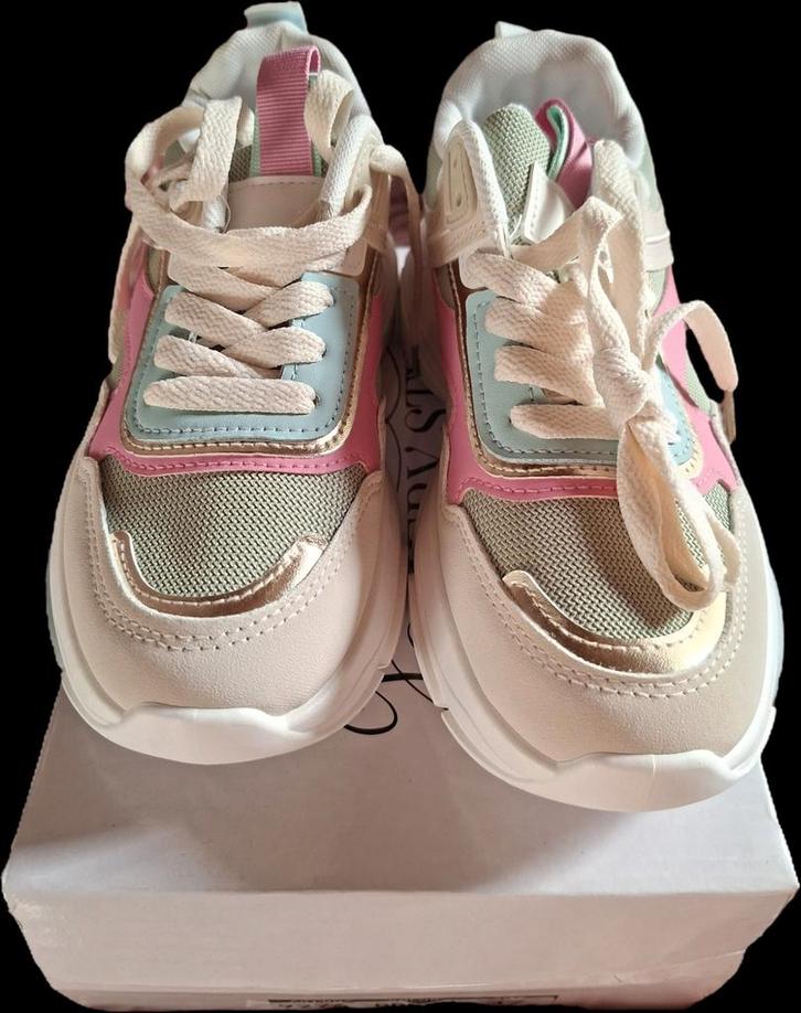 Vrolijke 'dad sneakers' in pastelkleuren, Kleding | Dames, Schoenen, Nieuw, Sneakers, Roze, Ophalen of Verzenden