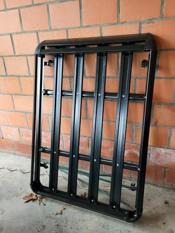 Universeel dakrek met montagebeugels  beschikbaar voor biedingen