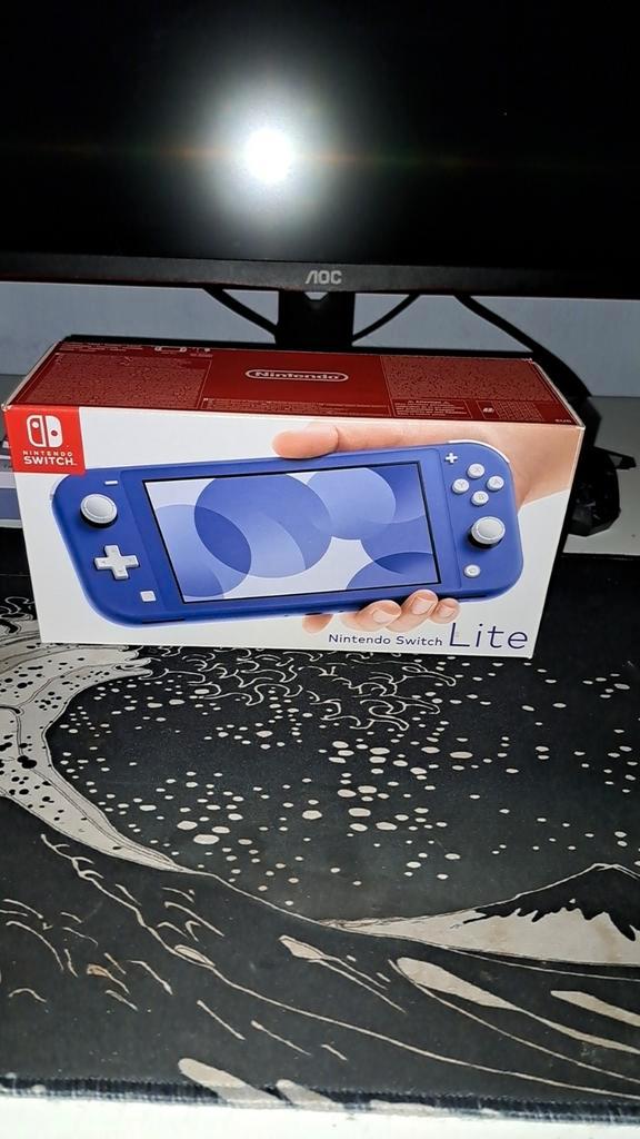 Switch Lite, Games en Spelcomputers, Spelcomputers | Nintendo Switch Lite, Zo goed als nieuw, Overige kleuren, Ophalen
