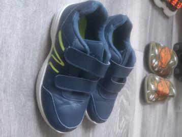 Blauwe sneakers maat 34 beschikbaar voor biedingen