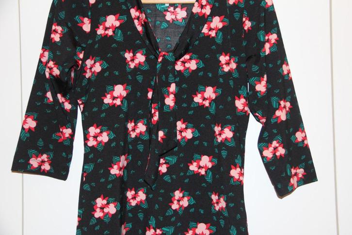 Blouse noire fleurie Zoë Loveborn S, Kleding | Dames, Topjes, Zo goed als nieuw, Maat 36 (S), Zwart, Ophalen of Verzenden