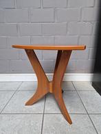 Hip driehoekig bijzettafeltje in MDF, Minder dan 55 cm, Zo goed als nieuw, Hip, Overige vormen