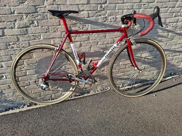 Retro racefiets beschikbaar voor biedingen
