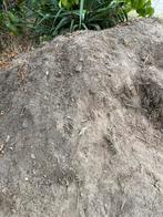 Gratis zwarte grond te Aartselaar, Ophalen, Zo goed als nieuw