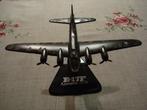 Miniatuur militair vliegtuigje “B-17F Memphis Belle”, Hobby & Loisirs créatifs, Modélisme | Avions & Hélicoptères, Comme neuf