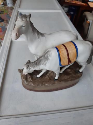 Ancienne statuette couple chevaux - bisc porcelaine rehaussé beschikbaar voor biedingen