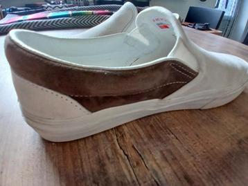 Les fourgons sont introuvables, nouvelle taille 42.5 disponible aux enchères