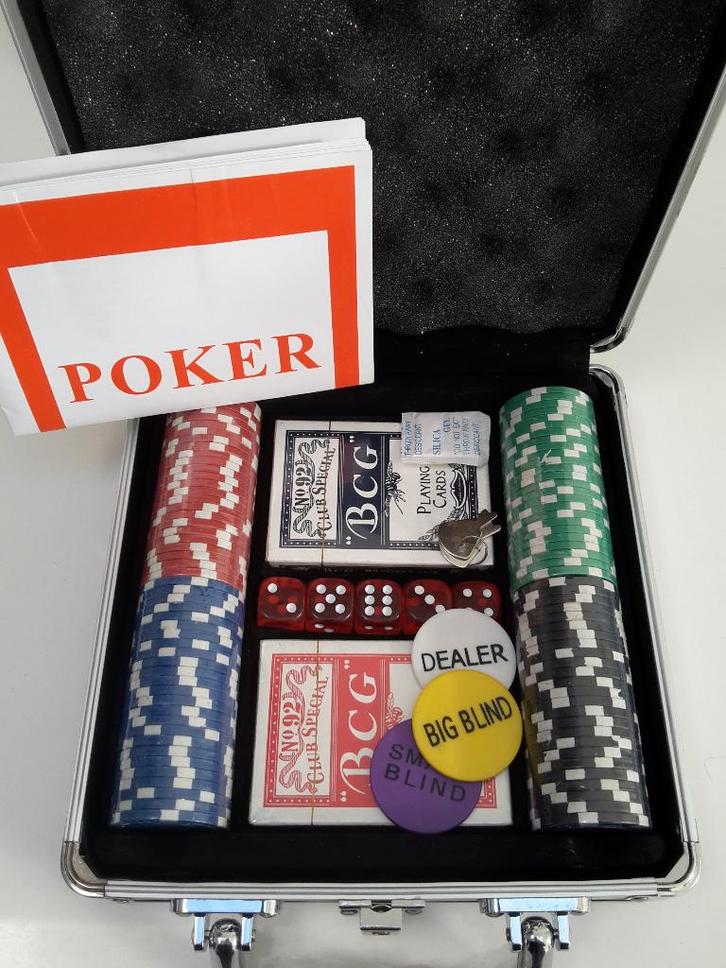 Nieuwe pokerkoffer, 100 chips, 3 schijven, 5 dobbelstenen, Hobby en Vrije tijd, Gezelschapsspellen | Kaartspellen, Nieuw, Ophalen of Verzenden